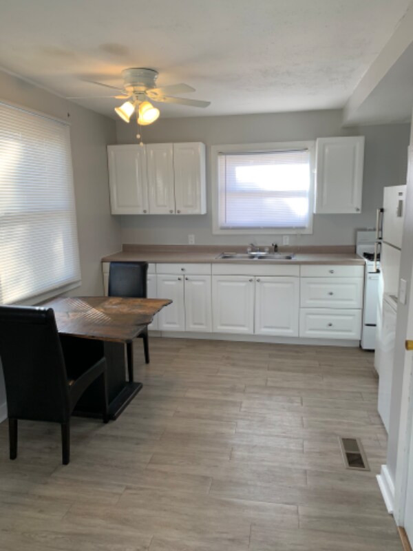 Primary Photo - 360 Locust St