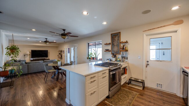 Building Photo - 7246 E Papago Dr
