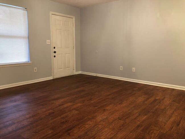 Foto del edificio - SPECIAL: HALF OFF FIRST MONTHS RENT!