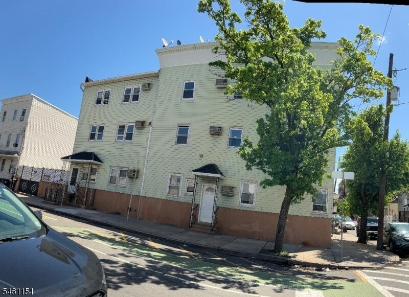 Foto del edificio - 160 E Kinney St