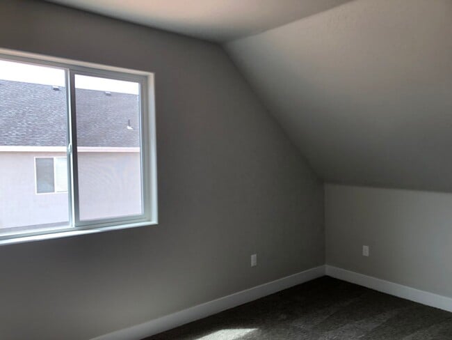 Building Photo - New 2 Bedroom 2.5 Bathroom Townhome