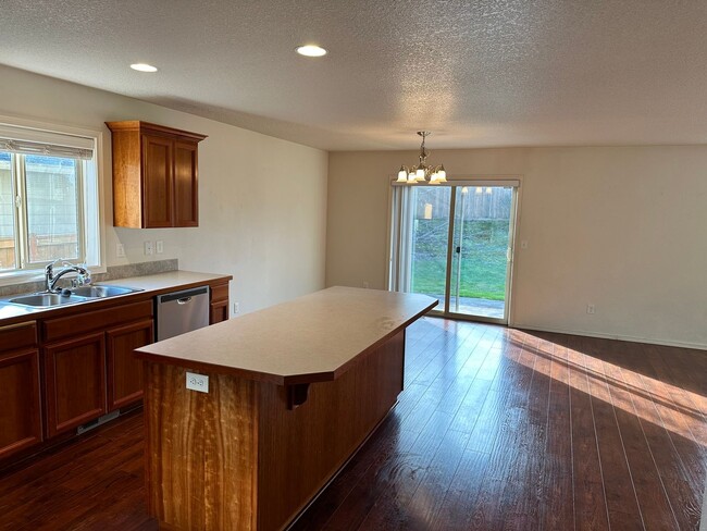 Building Photo - 3615 Andress St NE