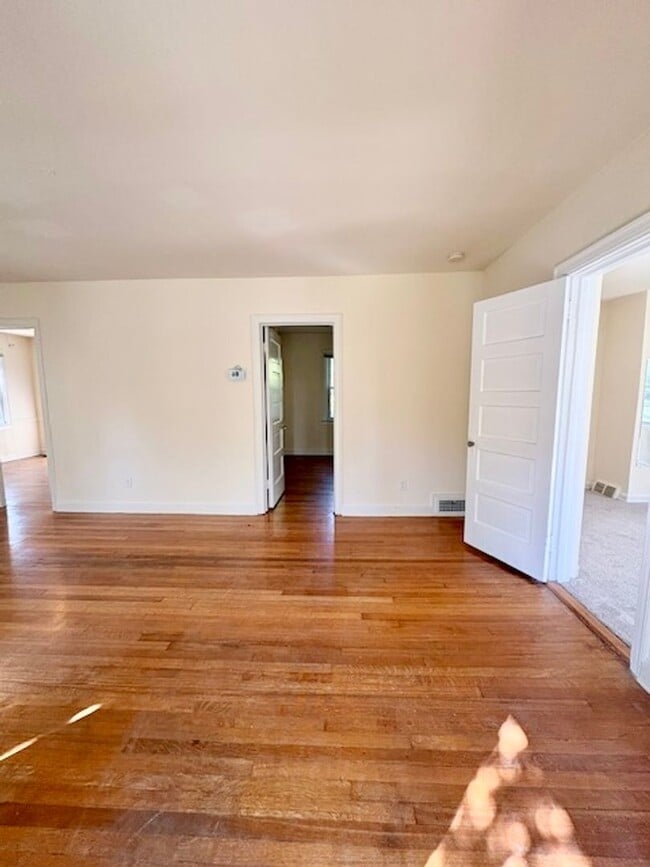 Building Photo - 4541 Fairfield Dr