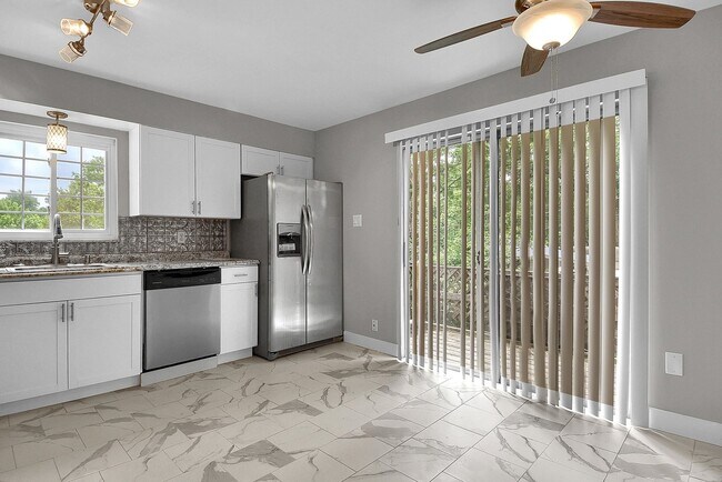 Foto del edificio - Renovated One Bedroom!!