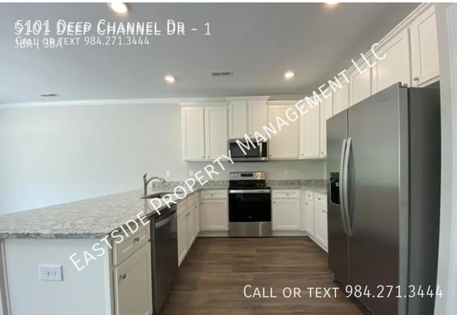 Building Photo - 5101 Deep Channel Dr