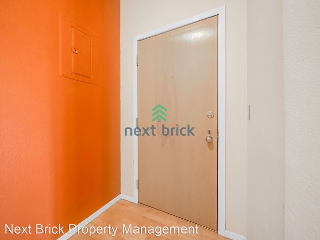 Building Photo - 1 br, 1 bath House - 2030 Western Ave, Uni...
