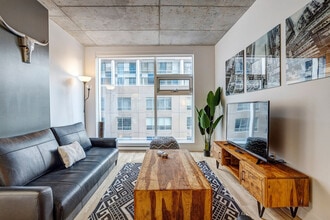 Building Photo - 1020 Rue de Bleury