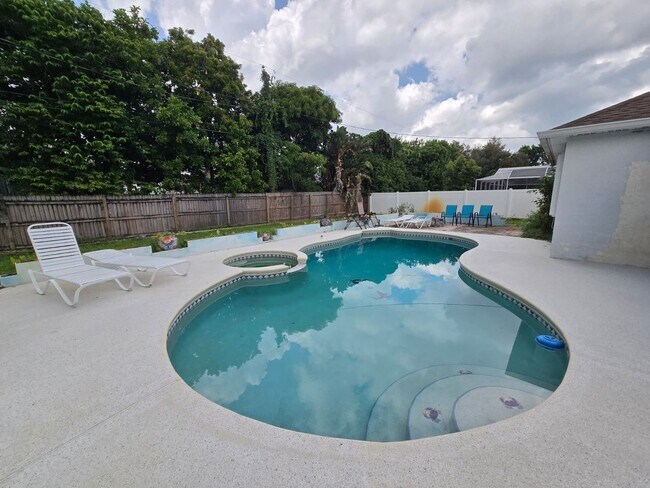Foto del edificio - Port St. Lucie Single-Family home with Fen...