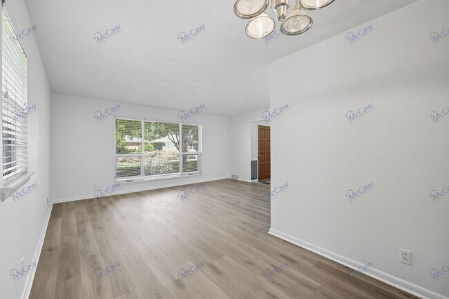 Photo - 705 Scottsdale Dr House