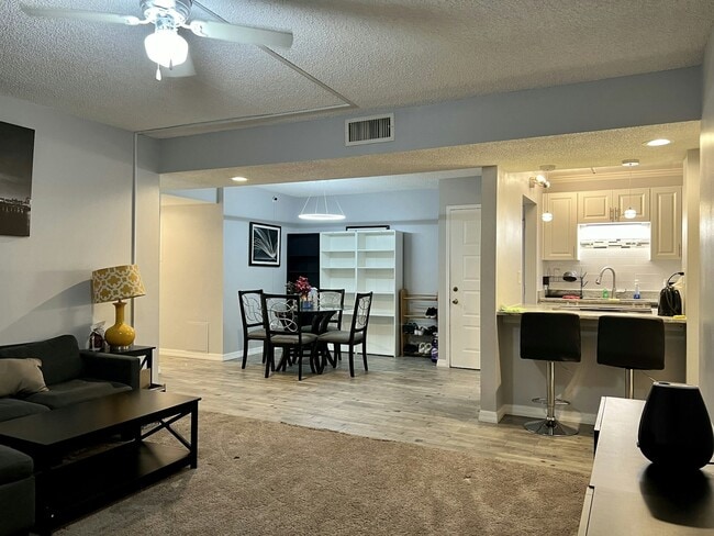 Foto del edificio - 4411 Shady Terrace Ln