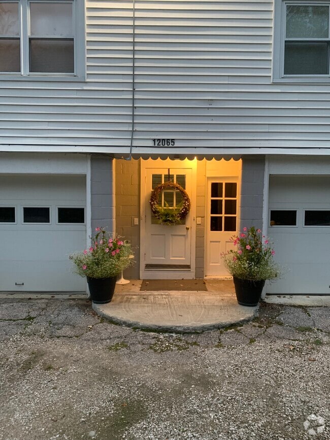 Building Photo - 12065 County Line Rd