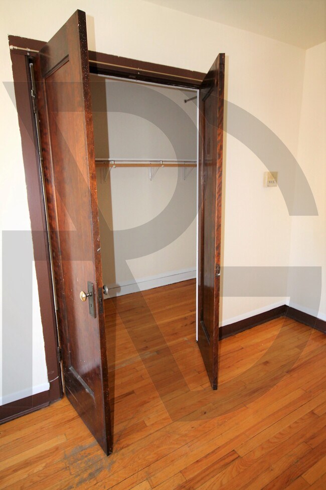 Foto del edificio - 3300 W Schubert Ave
