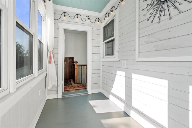 Private enclosed porch - 33 Krakow Ave
