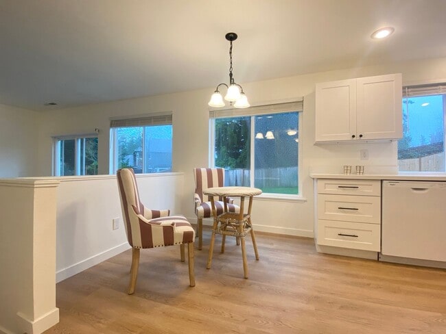 Foto del edificio - FULLY UPDATED Auburn home near Thomas Jefferson HS