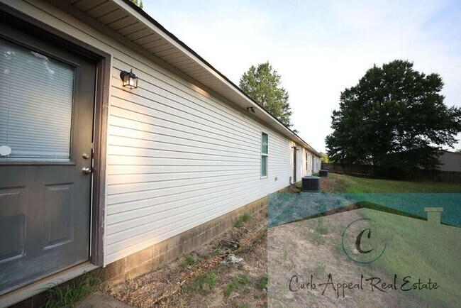 Foto del edificio - Utilities included!! Internet included!! Spacious 2 bed /2 full bath apt - includes washer/dryer