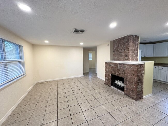 Foto del edificio - 6039 Corson Ave