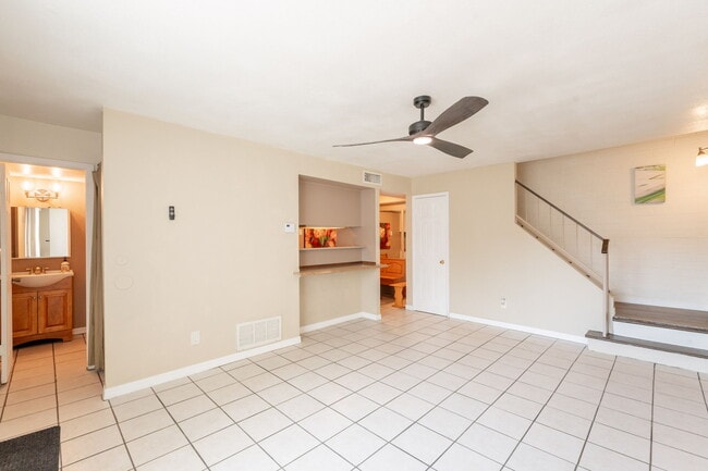 Building Photo - 948 S Alma School Rd