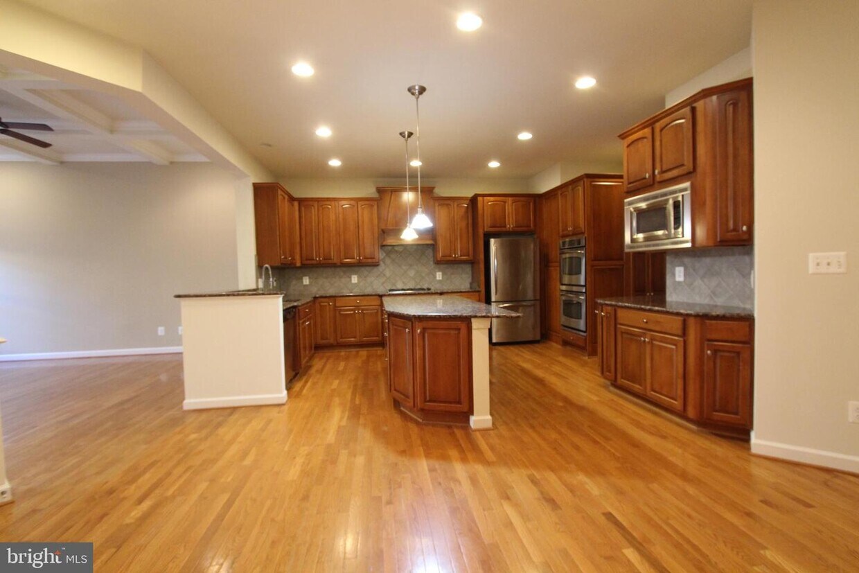 24914 Castleton Dr, Chantilly, VA 20152 Townhome Rentals in Chantilly VA