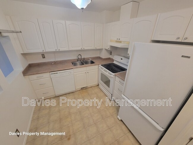 Building Photo - 403 Willow Ct NW