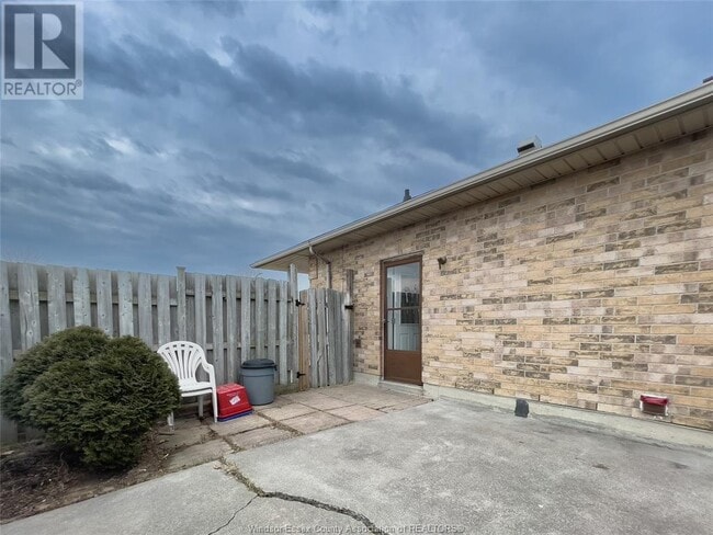 Building Photo - 1198 Highnoon Dr