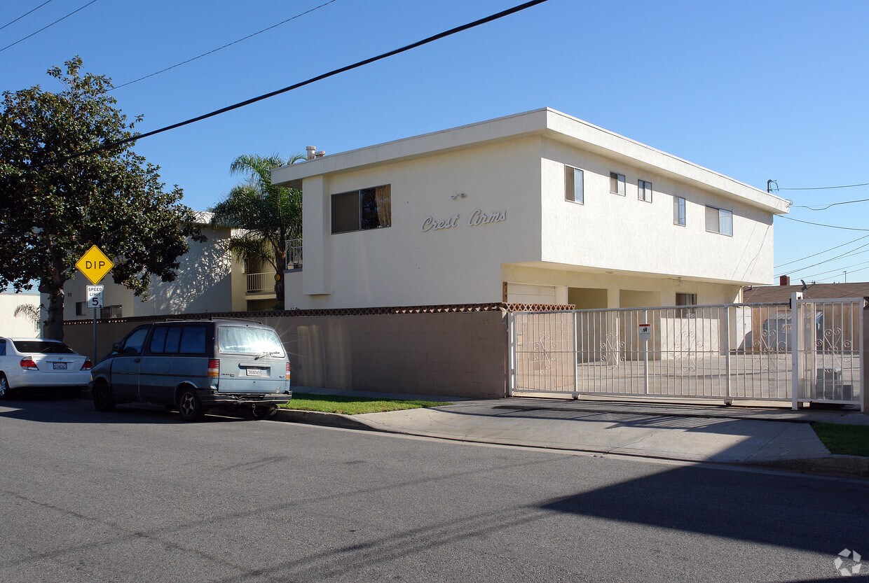 Foto del edificio - Crest Arms