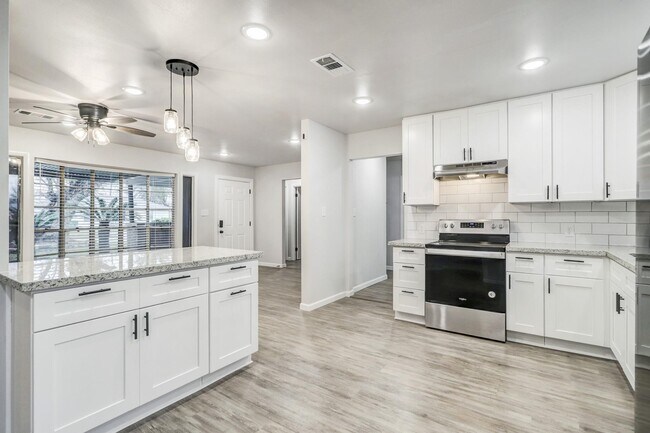 Building Photo - 8618 Flossie Mae St