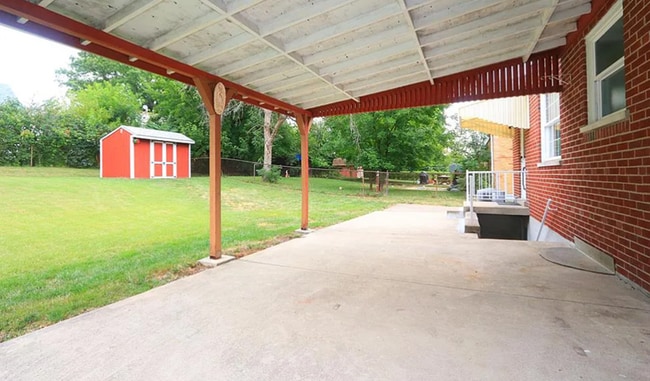 Building Photo - 1614 Centerridge Ave
