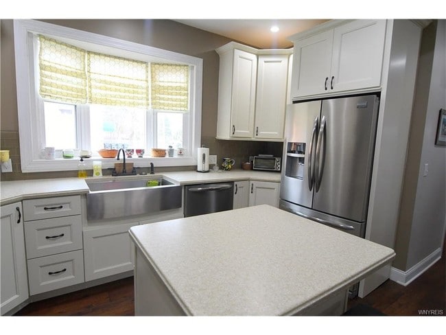 Interior Photo - 3882 Delaware Ave
