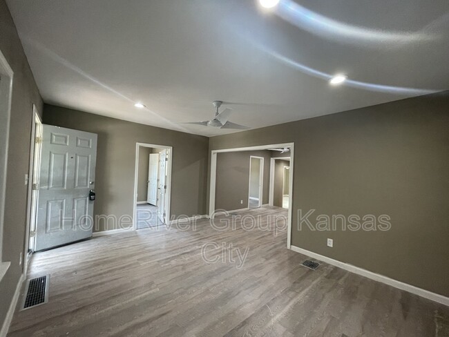 Building Photo - 6933 Spruce Ave
