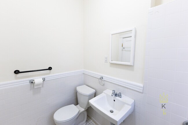 Building Photo - 27 Park Dr