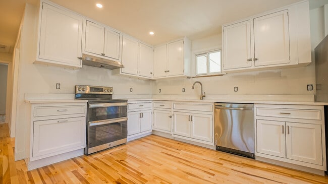 Building Photo - 25 Oakleaf Dr