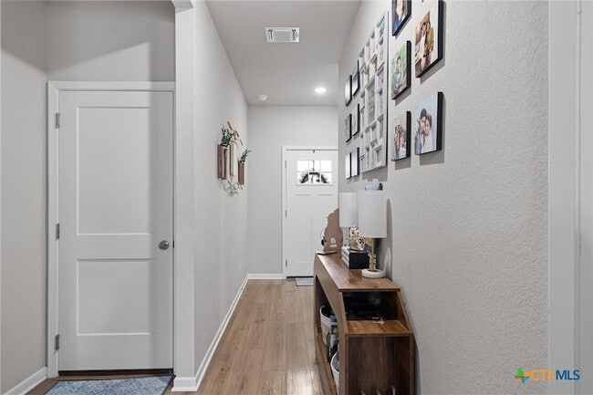 Building Photo - 1913 Zabcikville Dr