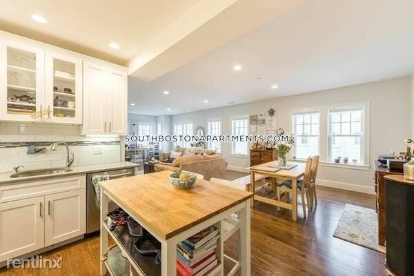 Building Photo - 1 br, 1.5 bath  - 330 Dorchester St Unit 1