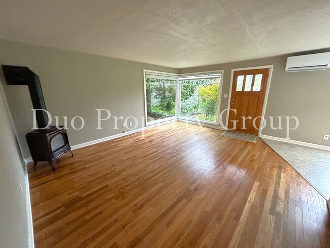 Building Photo - Charming West Eugene Home with Large Yard