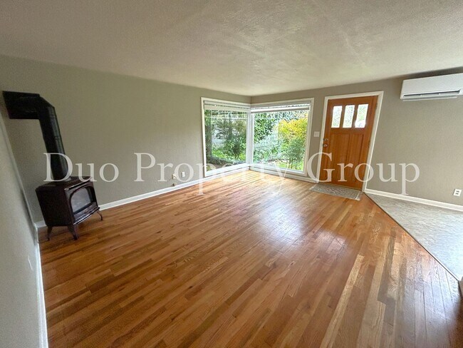 Foto del edificio - Charming West Eugene Home with Large Yard