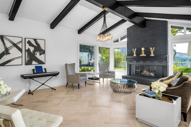 Building Photo - 2324 Banyan Dr