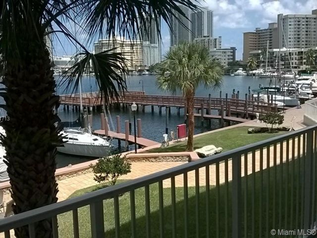 Foto del edificio - 400 Golden Isles Dr