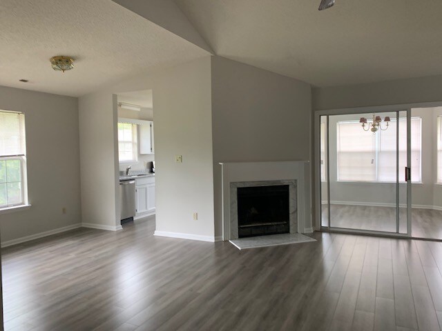 Foto del edificio - 5803 Amity Springs Dr