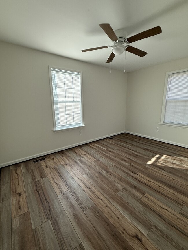 Building Photo - 107 Sue Ave