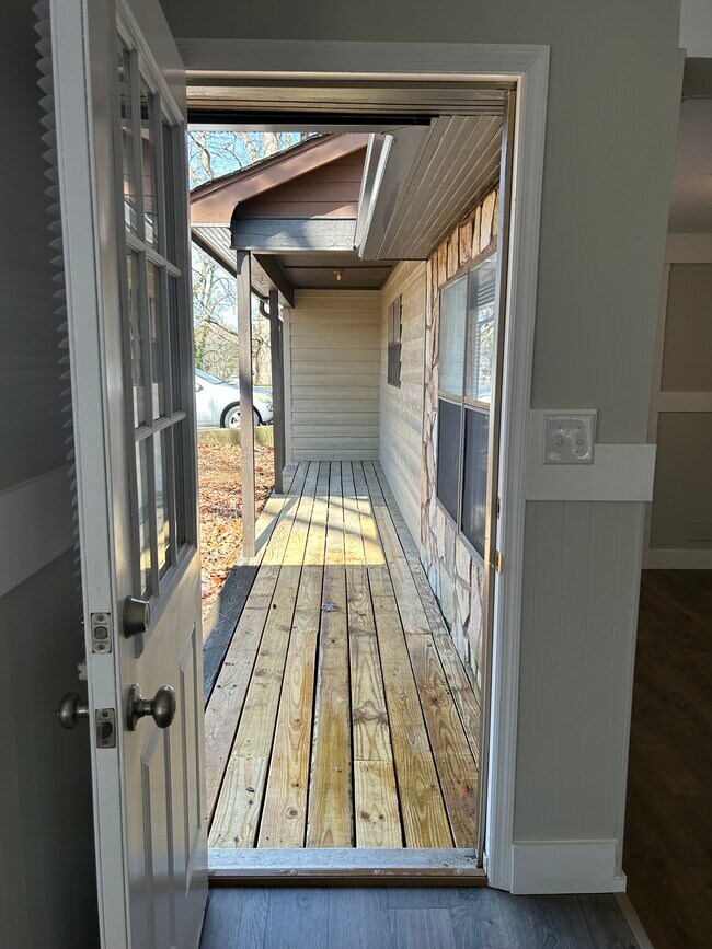 Building Photo - 600 Villard Dr