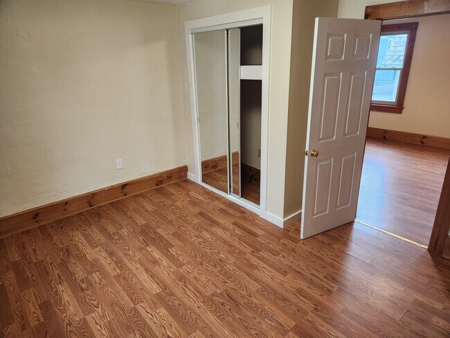 Dormitorio del medio - 204 N Champlain St