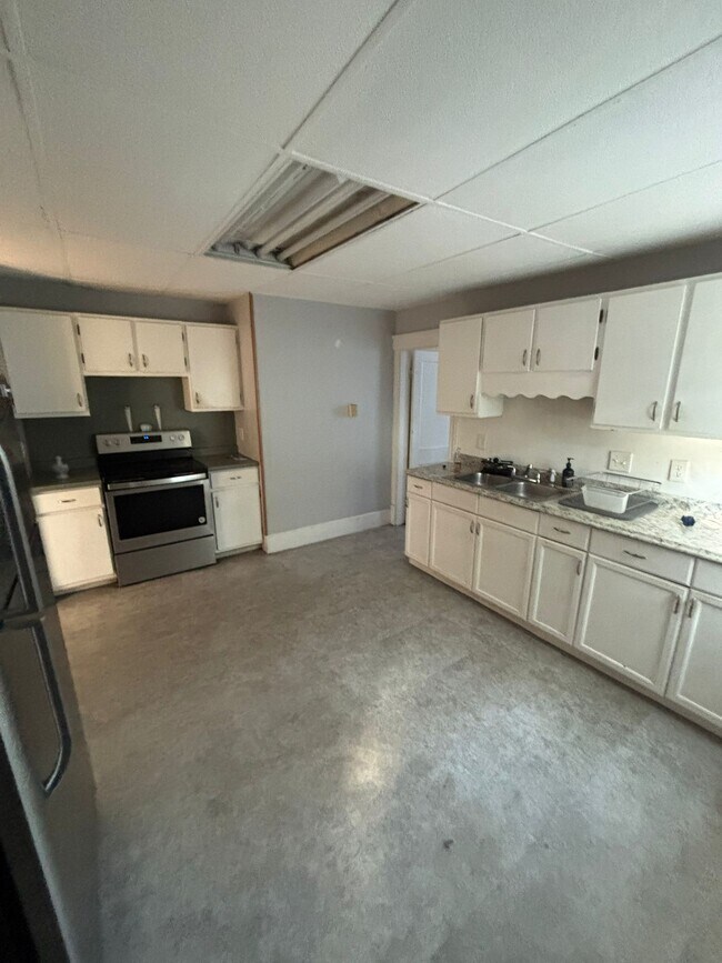 Building Photo - 25 Lenox St Building Photo - 25 Lenox St