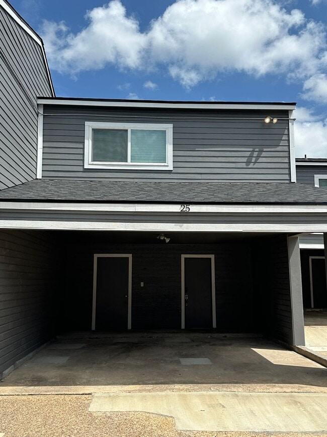 Building Photo - 1500 Olympia Way