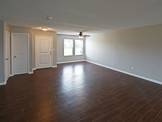 Photo - 3 bedroom 2.5 bath over 2,200 sq feet near Hacks Cross and Shelby Dr House
