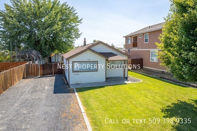 Foto del edificio - Charming home on a large lot!