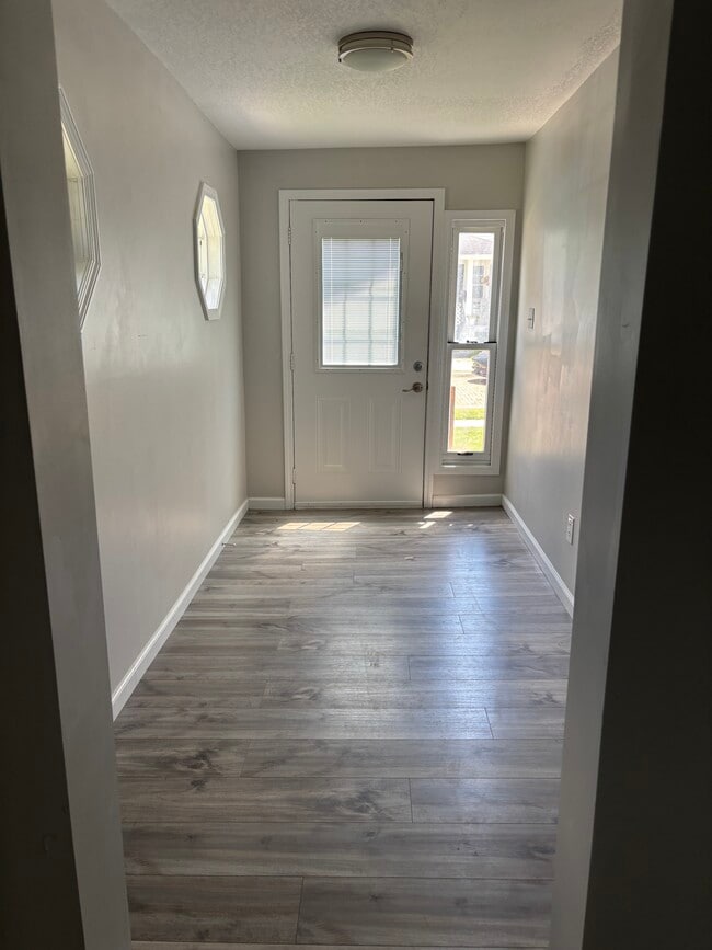 Entry Way - 111 Oak St