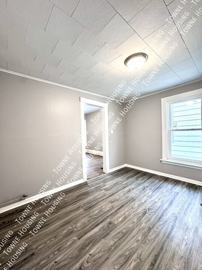 Building Photo - 339 Hampshire St