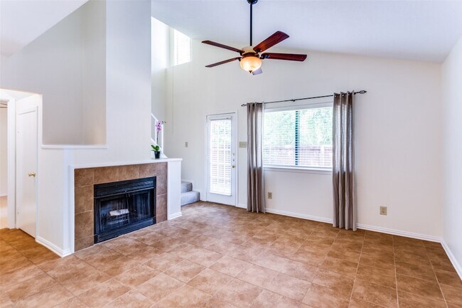 Foto del edificio - 5765 Cedar Creek Dr