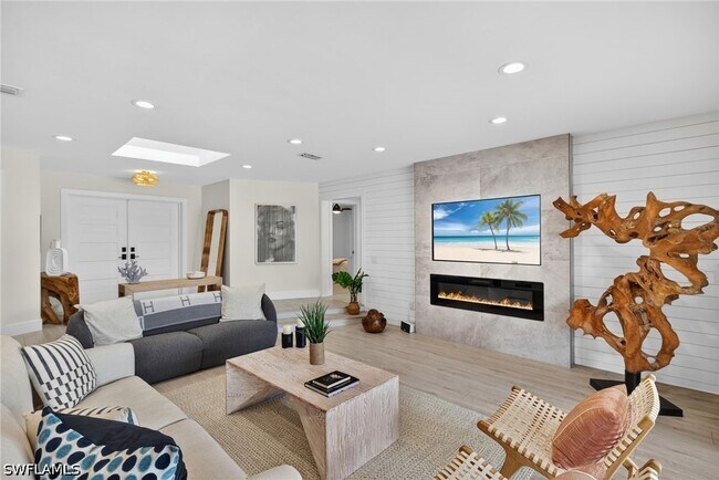 Foto del edificio - 2341 Mayfield Ct