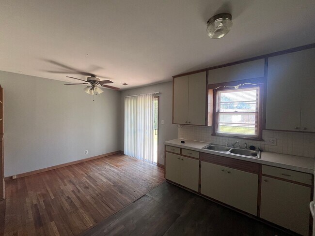 Foto del edificio - 3 Bedroom / 1 Bath House